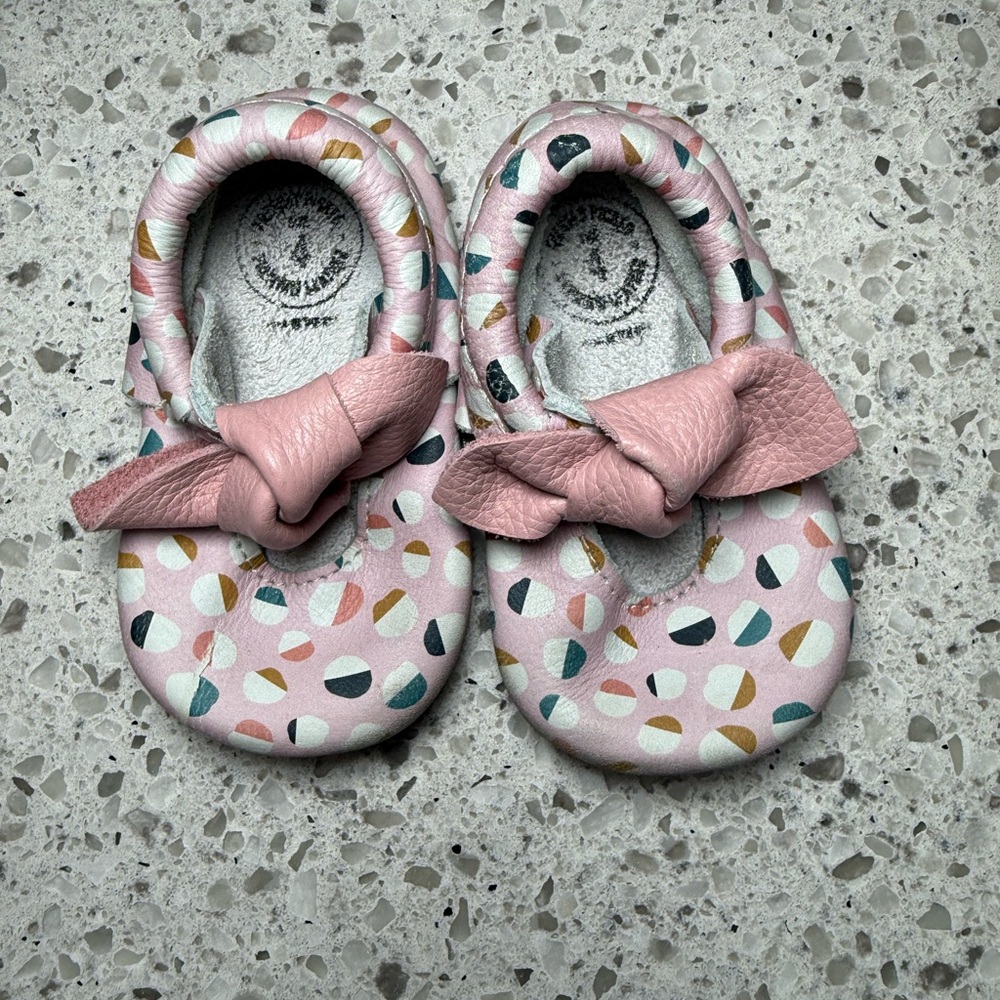 Freshly Picked Pink Bow Mini Sole Baby Moccasins